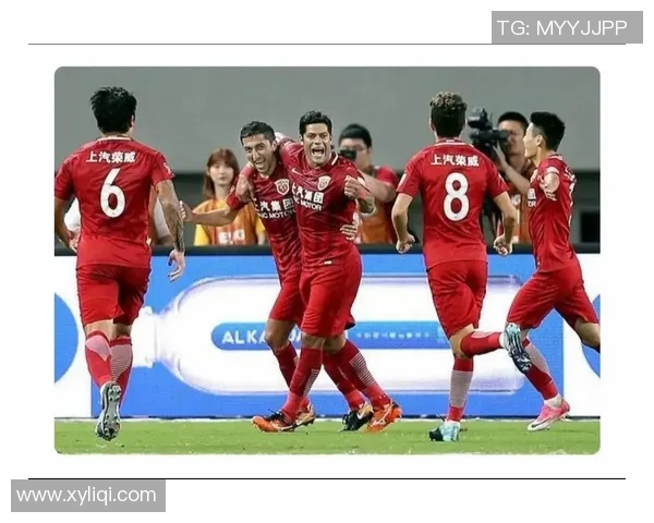 全北现代与上海上港下半场激战回顾精彩瞬间与关键时刻解析 全北现代与上海上港下半场激战回顾精彩瞬间与关键时刻解析